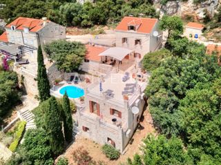 Hrvaška, Pelješac, Viganj, prenovljena kamnita hiša z bazenom - PRODAJA