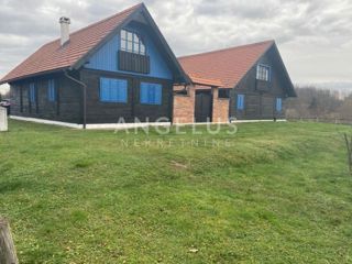 Slunj, Barilovići - Avtohtona posest s hrastovimi hišami, 2500m2