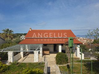 Bracč, Sutivan - hiša z odprtim pogledom na morje, PRODAMO