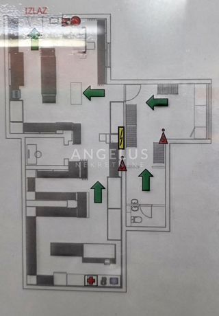 Split, Bol - ulični poslovni prostori NAPRODAJ