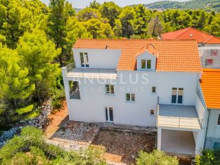 Lumbarda, otok Korčula - polsamostojna hiša 360 m² v fazi Rohbau s pogledom na morje - PRODAJA