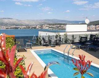 Hrvaška, Trogir, Čiovo - moderna vrstna VILA, z bazenom in čudovitim pogledom na morje, 282 m2 ​