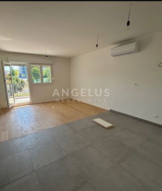 Hrvaška, Split Žnjan - NOVOGRADNJA, trisobni apartma z dvema parkirnima mestoma in pogledom na morje, 79.05 m2