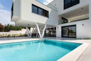 Šolta, Nečujam - novozgrajena ekskluzivna vila ob morju, PRODAJA