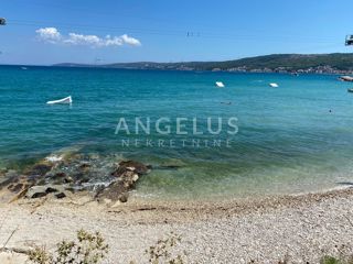 Trogir - gradbeno zemljišče prvi red do morja