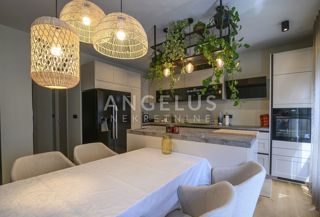 Podstrana - lux stanovanje s strešno teraso, novogradnja