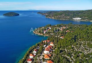 Hrvaška, otok Korčula, Vela luka - gradbeno zemljišče s pogledom na morje - 960 m2