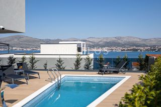 Hrvaška, Trogir, Čiovo - luksuzna vrstna VILLA z bazenom in čudovitim pogledom na morje, 282 m2 ​