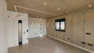 Hrvaška, Kaštel Kambelovac - penthouse, strešna terasa, 2 parkirišče PRODAMO