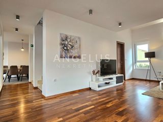 Podstrana Strožanac - dvosobno stanovanje s tremi spalnicami, 2 parkirni mesti