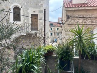 Hrvaška, Split, Varoš - Split, Varoš - Stanovanje v kamniti hiši, 63 m2, NAPRODAJ