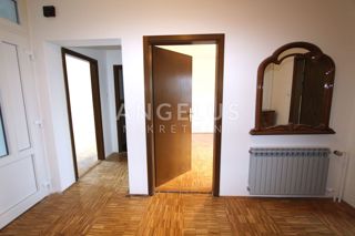 Velika Gorica, - Hiša s tremi apartmaji v centru, 300m2