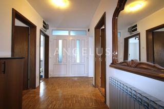 Velika Gorica, - Hiša s tremi apartmaji v centru, 300m2