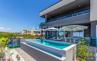 Istra, Medulin - vila s pogledom na morje, 240m2