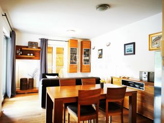 Solta, Stomorska - dvosobno stanovanje, parkirišče, pogled na morje, PRODAJA