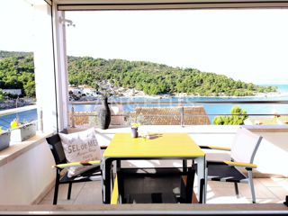 Solta, Stomorska - dvosobno stanovanje, parkirišče, pogled na morje, PRODAJA