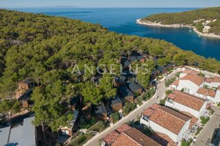 Brač, Milna/Osibova - gradbeno zemljišče T-cona, 4240 m2, PRODAJA