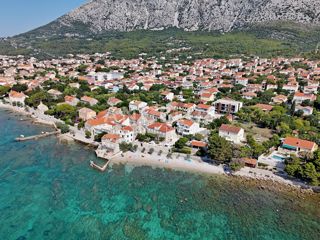 Hrvaška, Orebić, edinstvena kamnita hiša z dvoriščem blizu obale