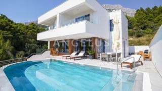 Makarska riviera -Luksuzna vila ob morju z notranjim bazenom
