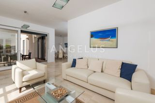 Brač, Milna - apartma z vrtom, parkiriščem in bazenom, PRODAMO