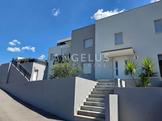 Hrvaška, Split, Podstrana - novozgrajena vila s čudovitim pogledom na morje, NAPRODAJ