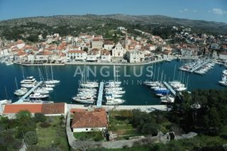 Hrvaška, Brač, Milna - gradbeno zemljišče v bližini morja, 940 m2