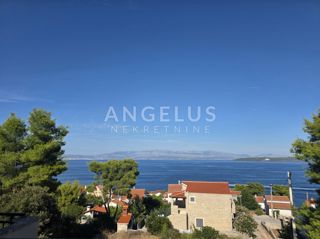 Šolta Stomorska - samostojna hiša z bazenom, blizu morja