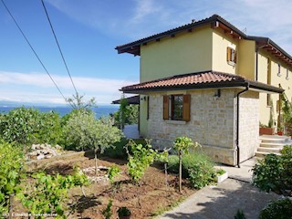 Opatijska riviera, dvojček, 500 metrov od morja.
