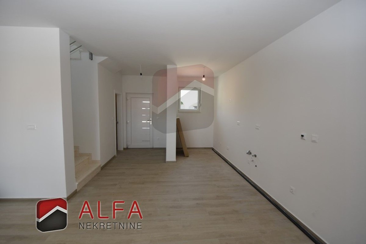 Hrvaška, Vodice, prodamo novo moderno hišo v nizu