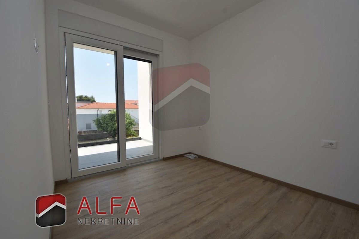 Hrvaška, Vodice, prodamo novo moderno hišo v nizu