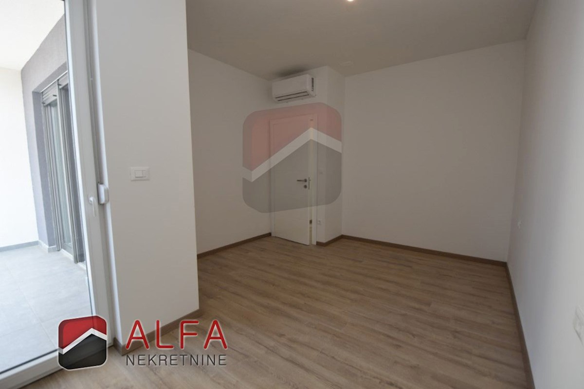 Hrvaška, Vodice, prodamo novo moderno hišo v nizu