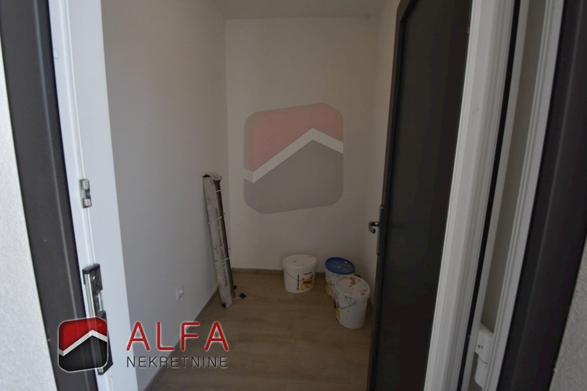 Hrvaška, Vodice, prodamo novo moderno hišo v nizu