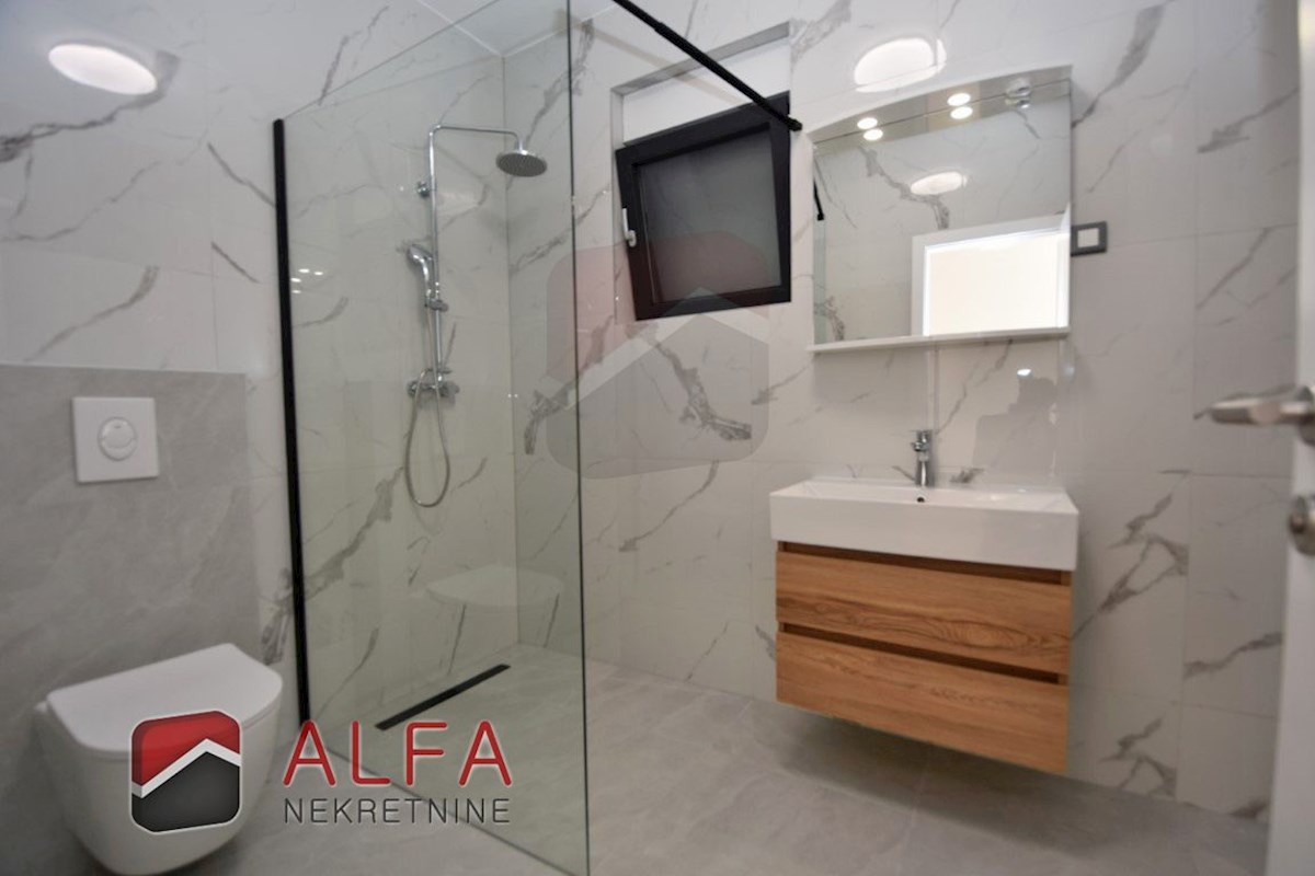 Hrvaška, Vodice, prodamo nov dvosobni apartma, pritličje, lasten vrt