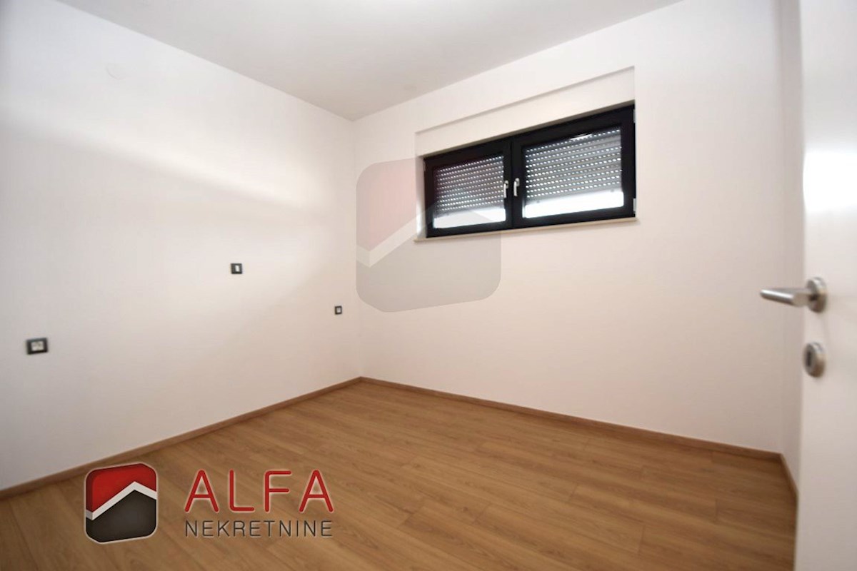 Hrvaška, Vodice, prodamo nov dvosobni apartma, pritličje, lasten vrt