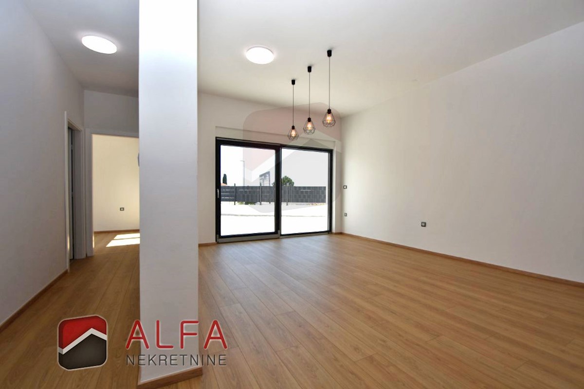 Hrvaška, Vodice, prodamo nov dvosobni apartma, pritličje, lasten vrt