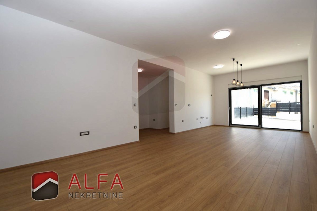 Hrvaška, Vodice, prodamo nov dvosobni apartma, pritličje, lasten vrt