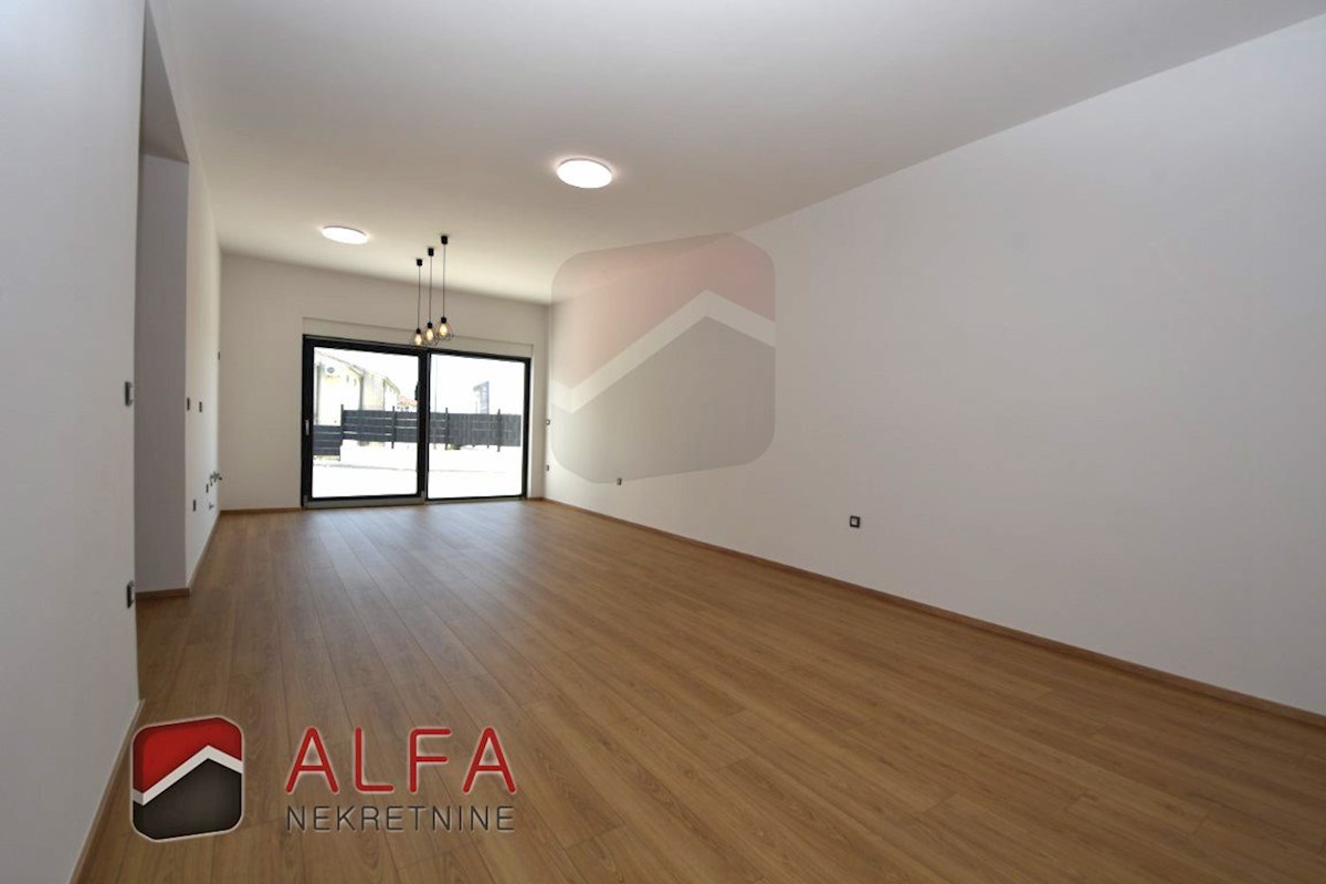 Hrvaška, Vodice, prodamo nov dvosobni apartma, pritličje, lasten vrt