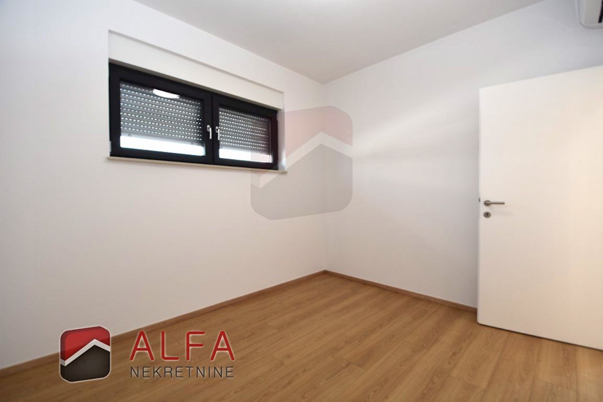 Hrvaška, Vodice, prodamo nov dvosobni apartma, pritličje, lasten vrt