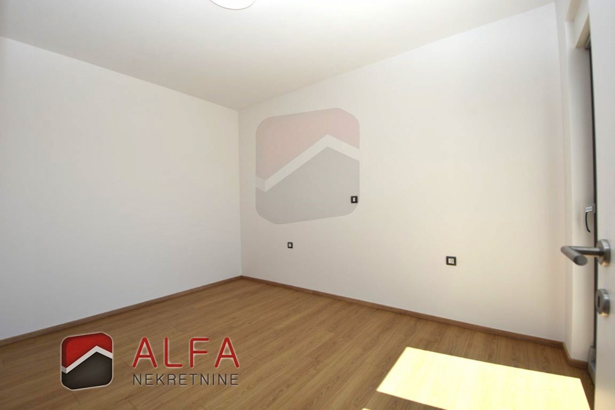 Hrvaška, Vodice, prodamo nov dvosobni apartma, pritličje, lasten vrt