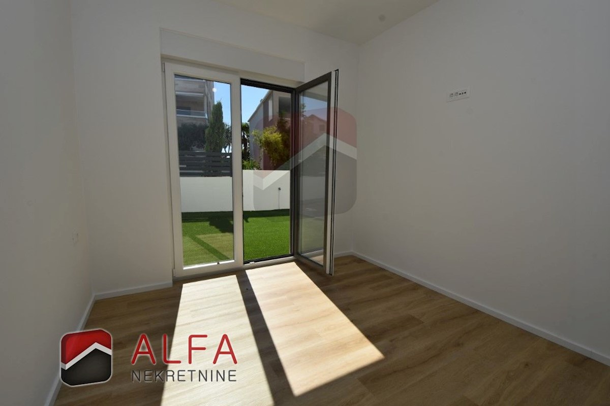 Hrvaška, Vodice, novogradnja, prodaja dvosobni apartma, pritličje, vrt