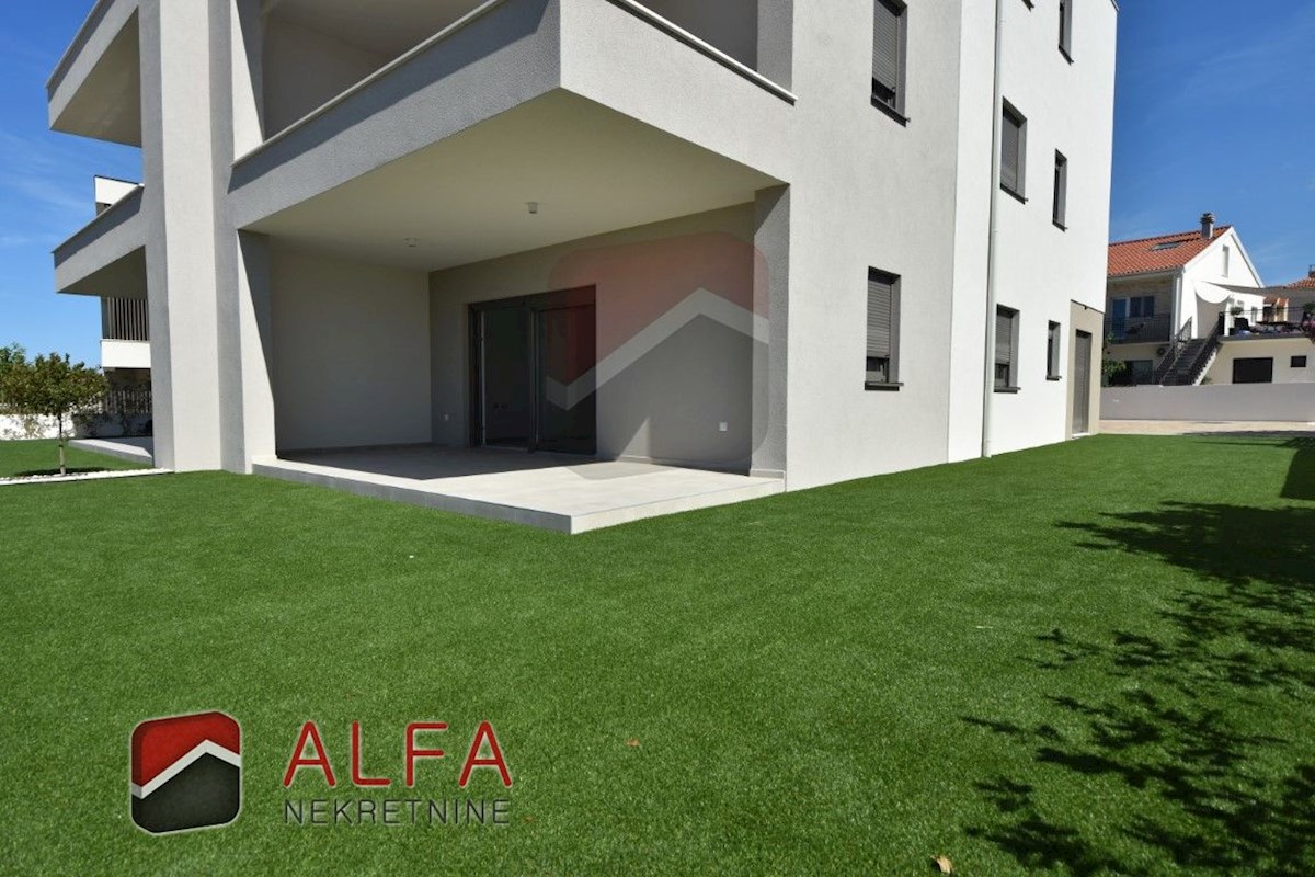 Hrvaška, Vodice, novogradnja, prodaja dvosobni apartma, pritličje, vrt