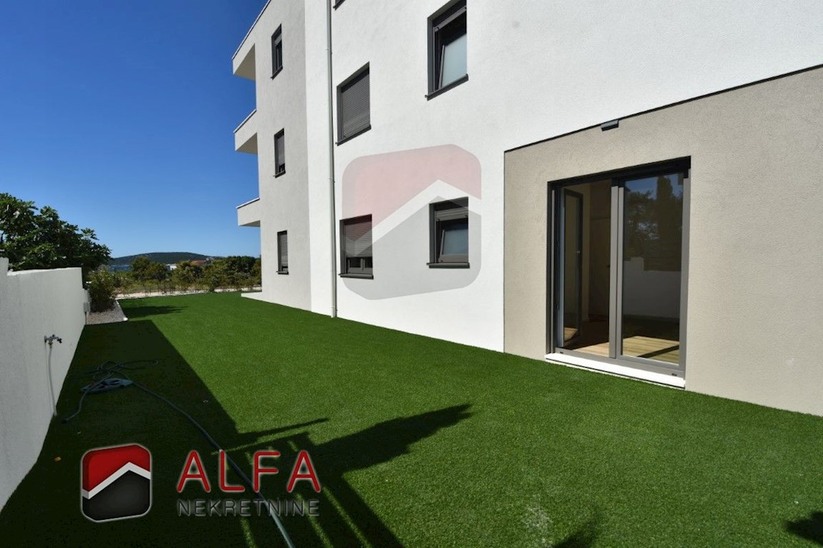 Hrvaška, Vodice, novogradnja, prodaja dvosobni apartma, pritličje, vrt