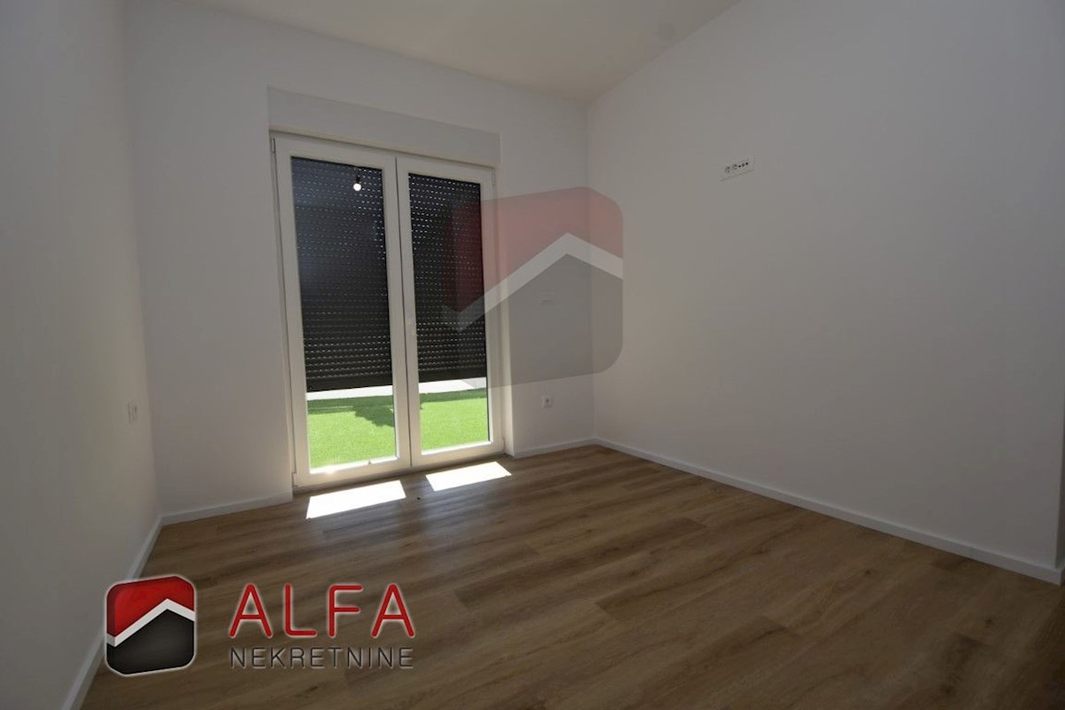 Hrvaška, Vodice, novogradnja, prodaja dvosobni apartma, pritličje, vrt