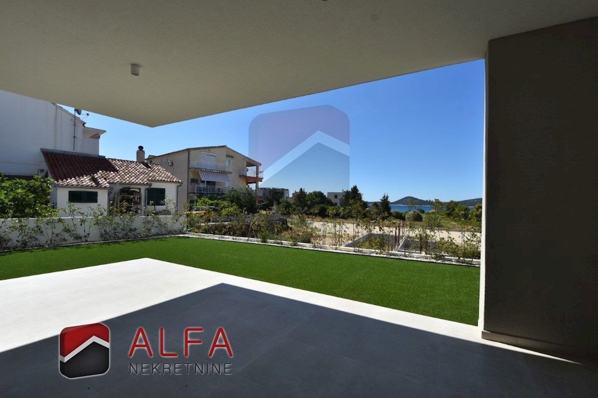 Hrvaška, Vodice, novogradnja, prodaja dvosobni apartma, pritličje, vrt