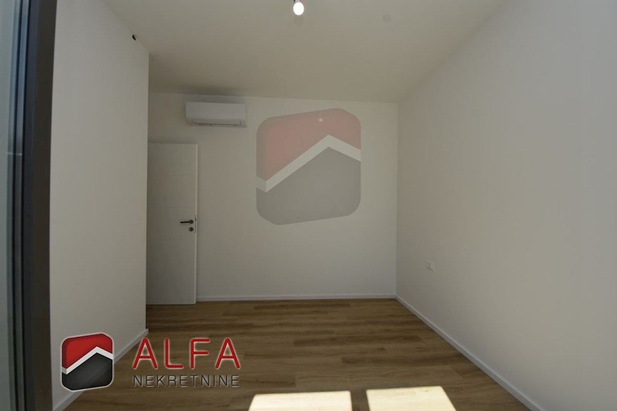 Hrvaška, Vodice, novogradnja, prodaja dvosobni apartma, pritličje, vrt