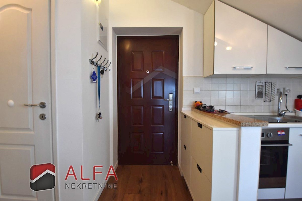 Hrvaška, Vodice, prodaja opremljeno stanovanje, drugo nadstropje, pogled na morje