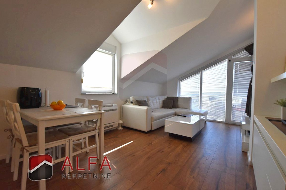 Hrvaška, Vodice, prodaja opremljeno stanovanje, drugo nadstropje, pogled na morje