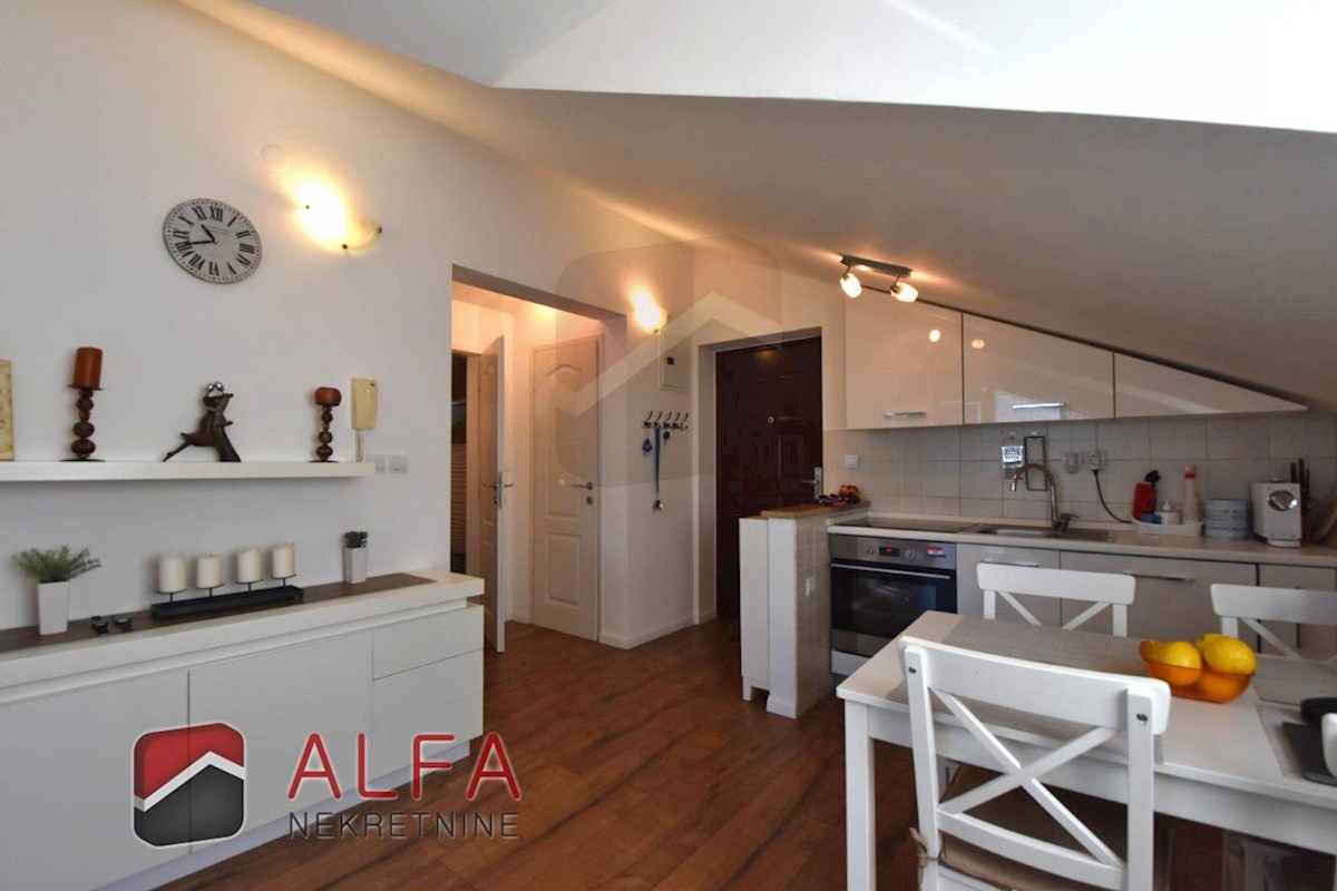 Hrvaška, Vodice, prodaja opremljeno stanovanje, drugo nadstropje, pogled na morje