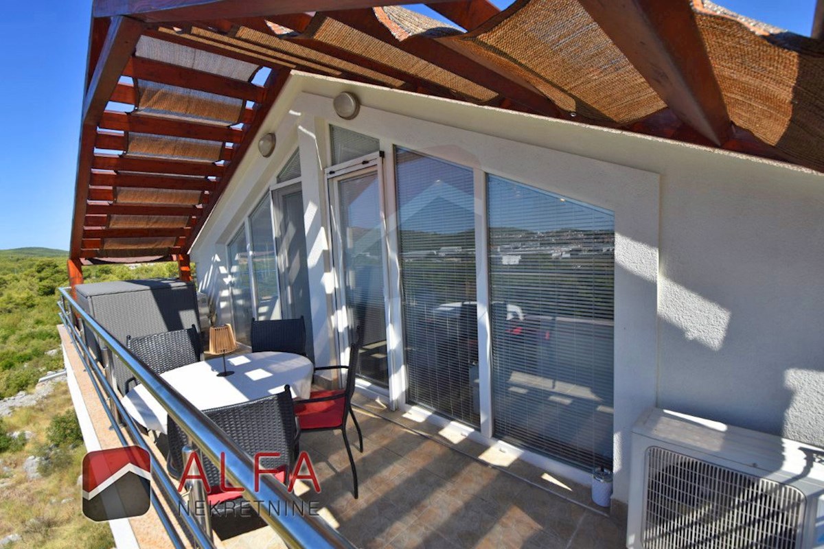 Hrvaška, Vodice, prodaja opremljeno stanovanje, drugo nadstropje, pogled na morje