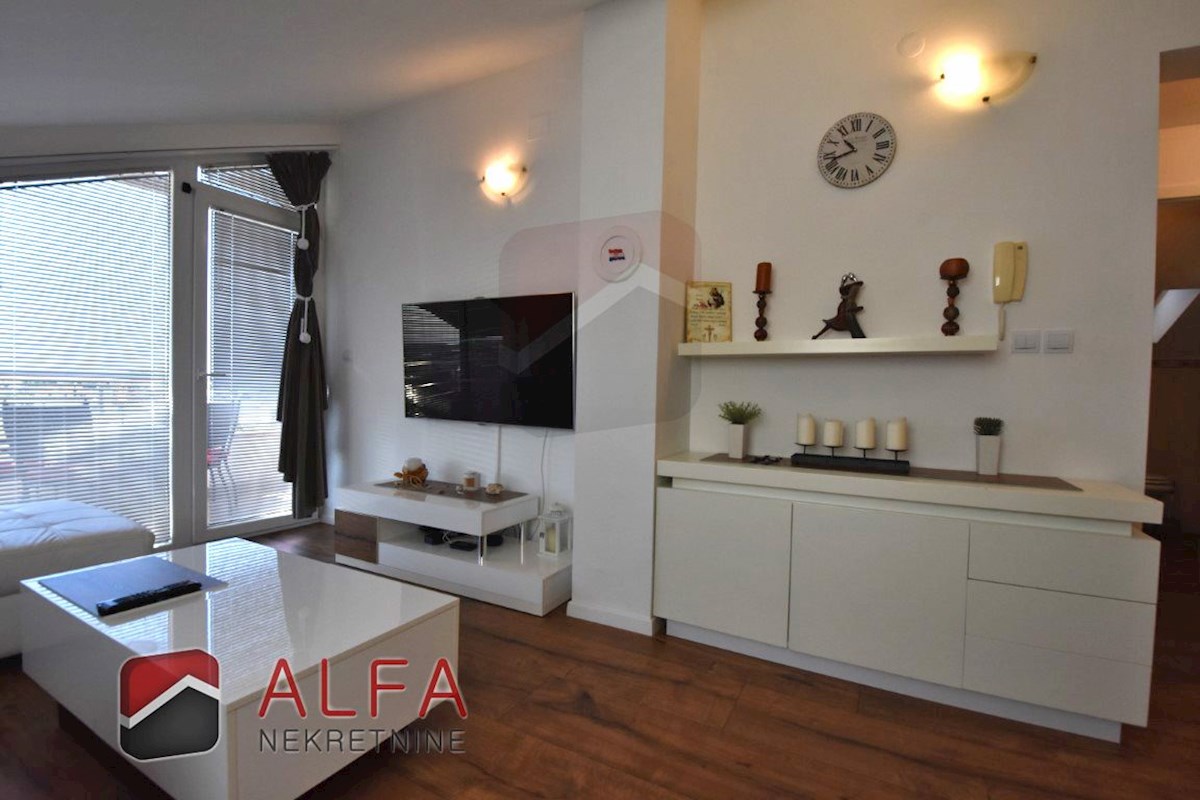 Hrvaška, Vodice, prodaja opremljeno stanovanje, drugo nadstropje, pogled na morje